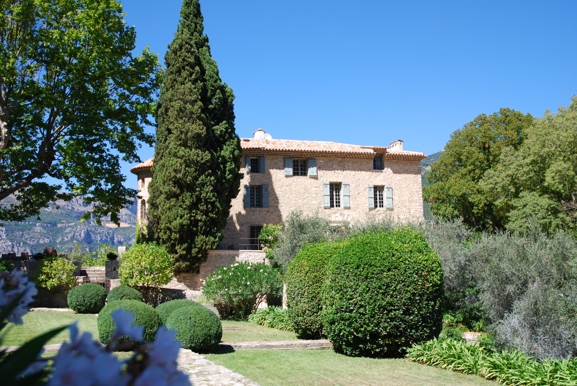 Lire la suite à propos de l’article Belles villas à la vente sur la Côte d’Azur
